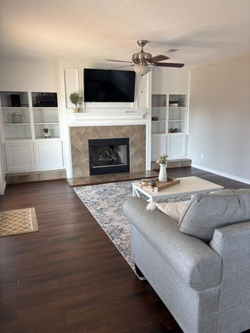 1255 Sailfish Street, Bayou Vista, TX 77563