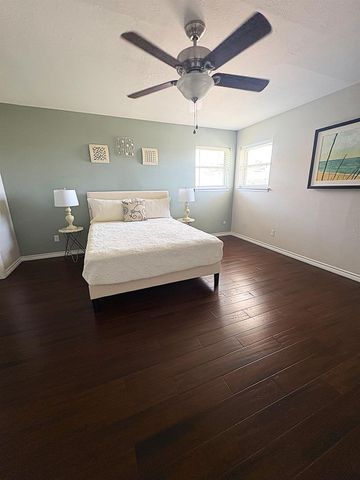 1255 Sailfish Street, Bayou Vista, TX 77563