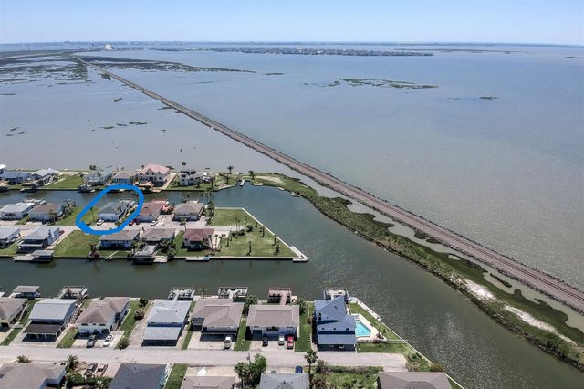 1255 Sailfish Street, Bayou Vista, TX 77563