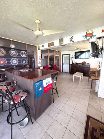 1255 Sailfish Street, Bayou Vista, TX 77563