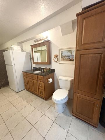 1255 Sailfish Street, Bayou Vista, TX 77563