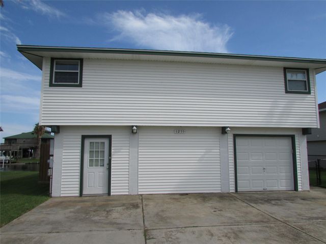 1255 Sailfish Street, Bayou Vista, TX 77563