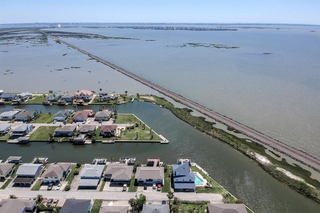 1255 Sailfish Street, Bayou Vista, TX 77563