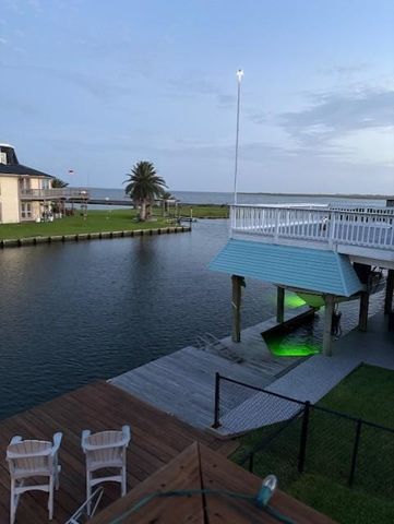 1255 Sailfish Street, Bayou Vista, TX 77563