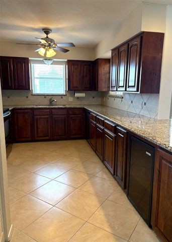 1255 Sailfish Street, Bayou Vista, TX 77563