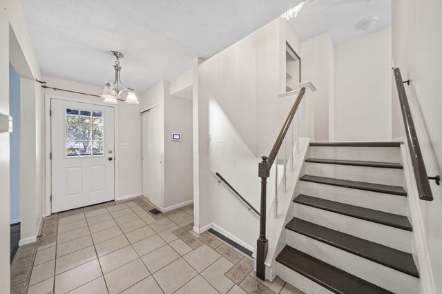 8205 Longhorn Road, Powell, OH 43065