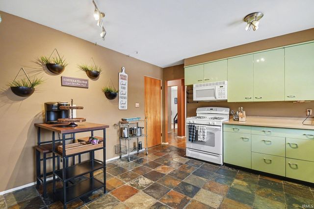 2008 Dorwood Drive, South Bend, IN 46617