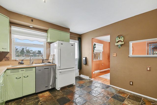 2008 Dorwood Drive, South Bend, IN 46617