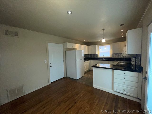 504 W Toledo Street, Broken Arrow, OK 74012