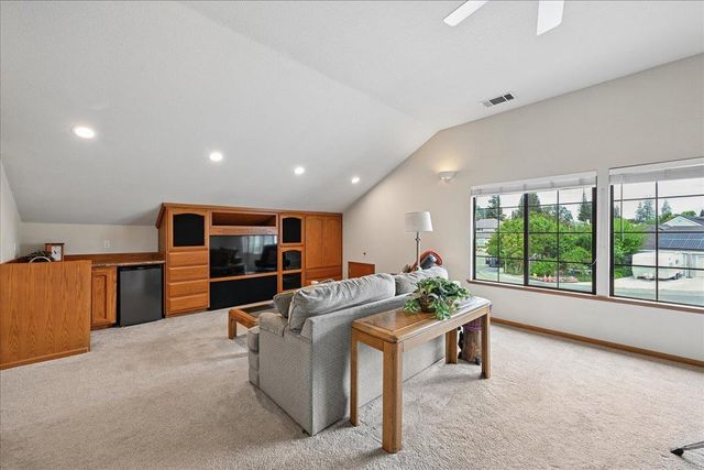 1200 Teak Ct, Roseville, CA 95661