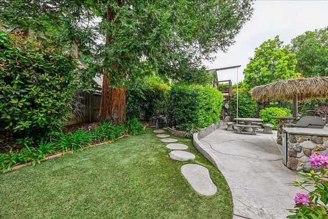 1200 Teak Ct, Roseville, CA 95661