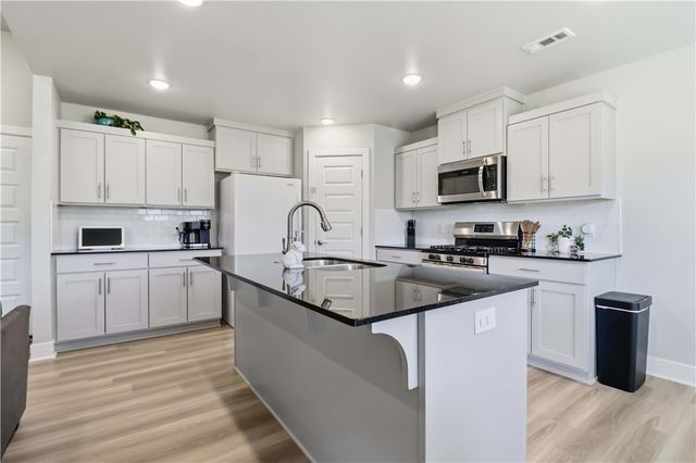 641 Hayden James Street, Prairie Grove, AR 72753