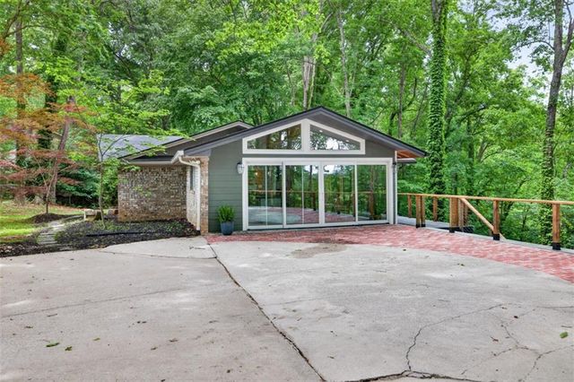 3327 Hickory Point, Gainesville, GA 30506