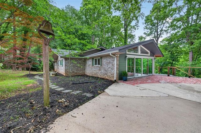 3327 Hickory Point, Gainesville, GA 30506