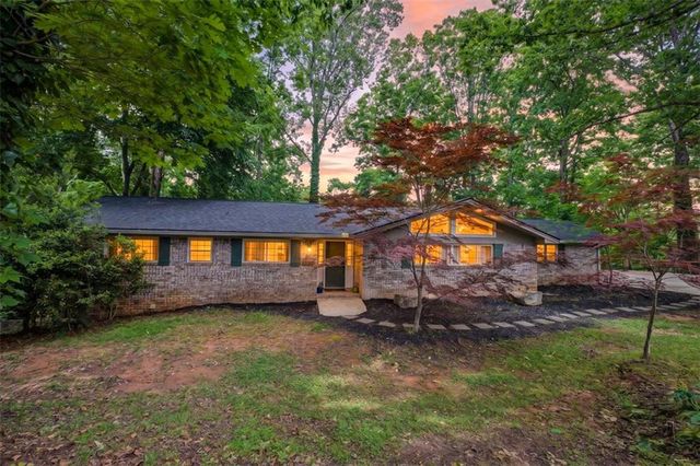 3327 Hickory Point, Gainesville, GA 30506