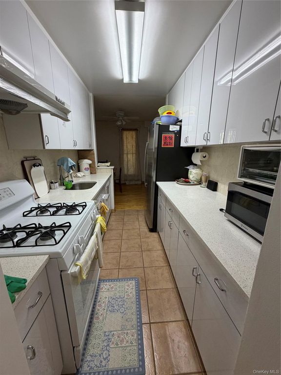 140-55 34 Avenue 4R, Flushing, NY 11354