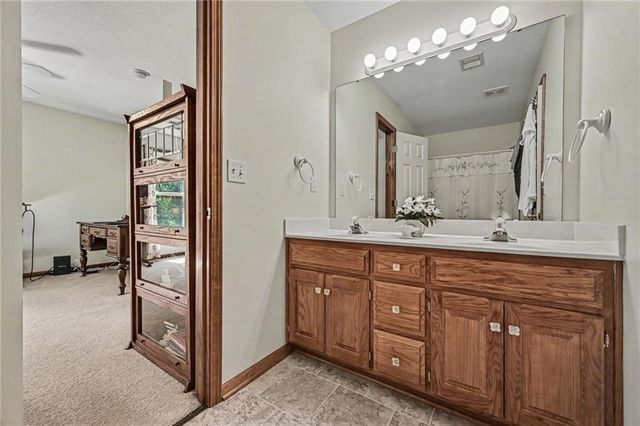 508 NE Hans Drive, Blue Springs, MO 64014