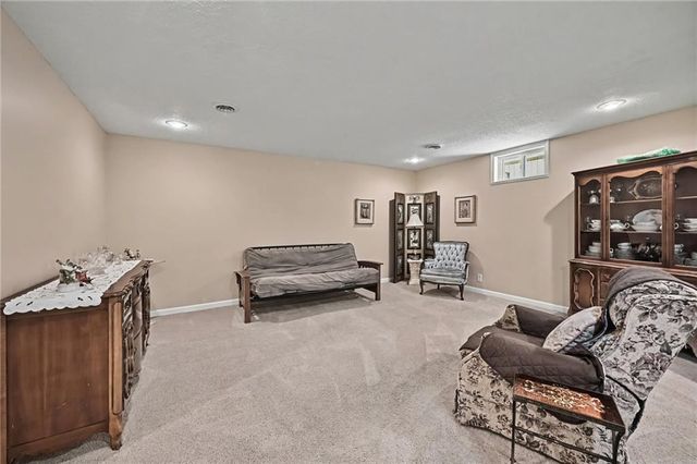 508 NE Hans Drive, Blue Springs, MO 64014