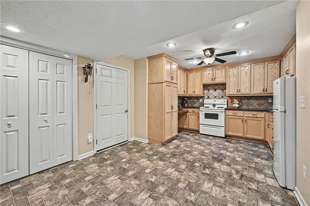 508 NE Hans Drive, Blue Springs, MO 64014