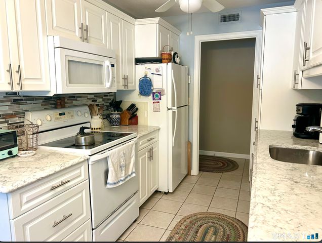 576 Heritage Village D, Southbury, CT 06488