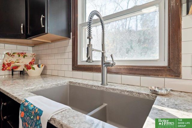 902 Valley Drive, Crescent, IA 51526