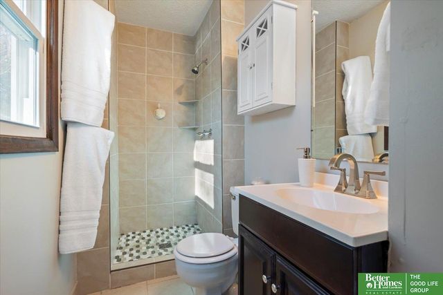 902 Valley Drive, Crescent, IA 51526