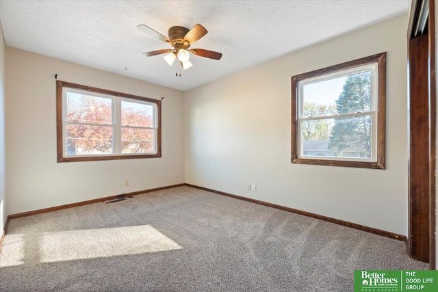 902 Valley Drive, Crescent, IA 51526