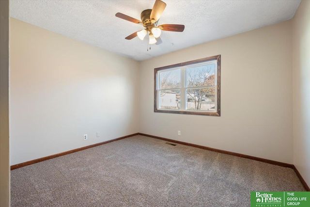 902 Valley Drive, Crescent, IA 51526