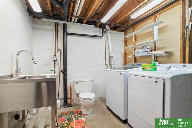 902 Valley Drive, Crescent, IA 51526