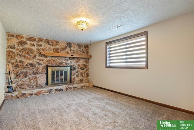 902 Valley Drive, Crescent, IA 51526