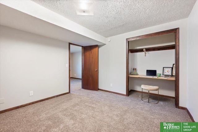 902 Valley Drive, Crescent, IA 51526