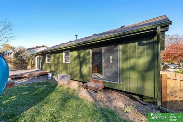 902 Valley Drive, Crescent, IA 51526