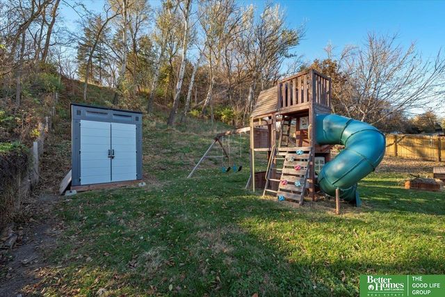 902 Valley Drive, Crescent, IA 51526