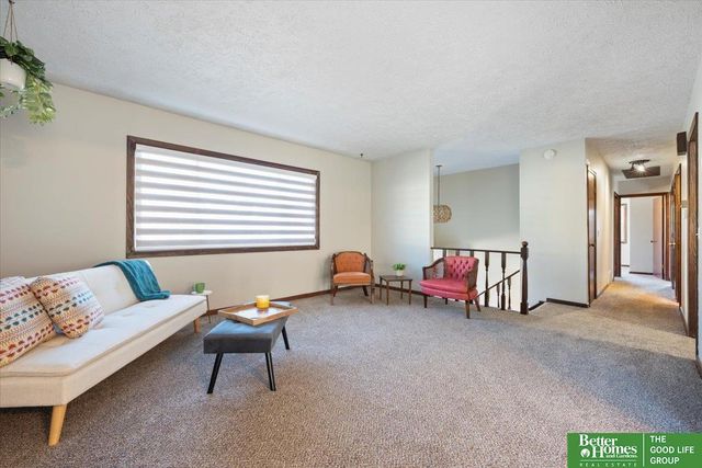 902 Valley Drive, Crescent, IA 51526