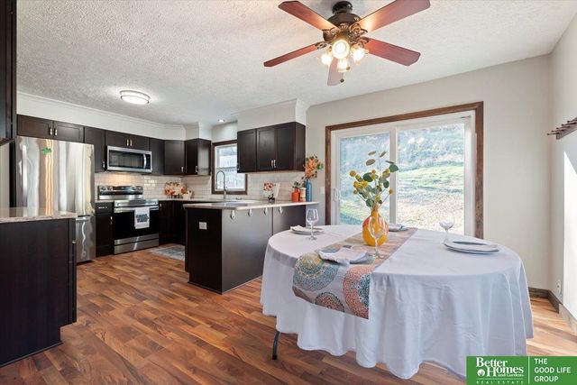 902 Valley Drive, Crescent, IA 51526