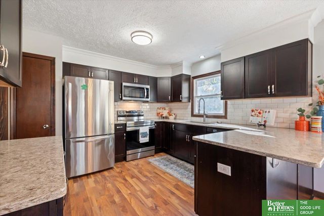 902 Valley Drive, Crescent, IA 51526