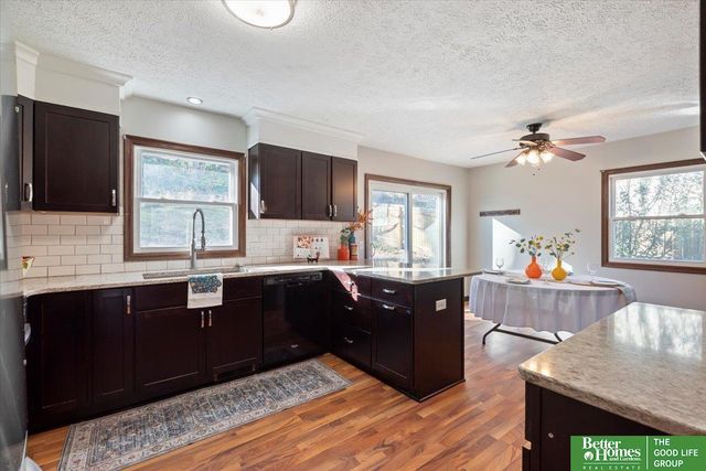 902 Valley Drive, Crescent, IA 51526