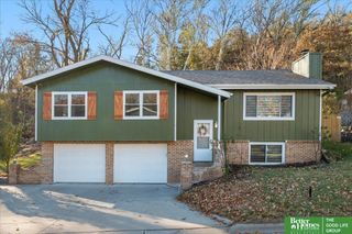 902 Valley Drive, Crescent, IA 51526