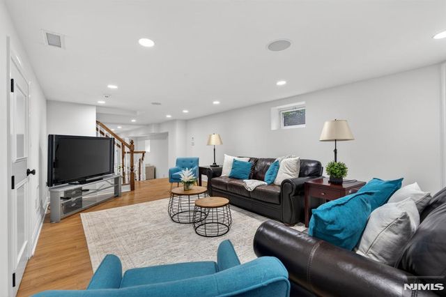 5 Keats Road, Millburn, NJ 07078