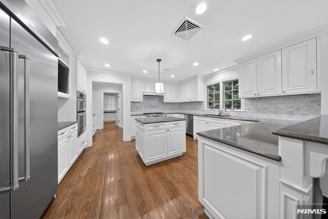 5 Keats Road, Millburn, NJ 07078