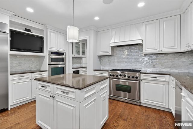 5 Keats Road, Millburn, NJ 07078