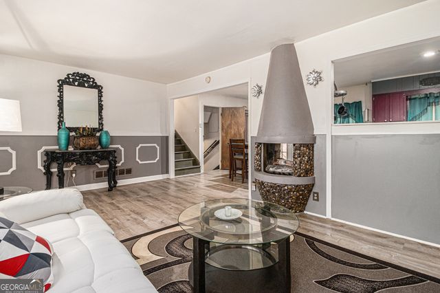 989 Queen Elizabeth Way, Morrow, GA 30260