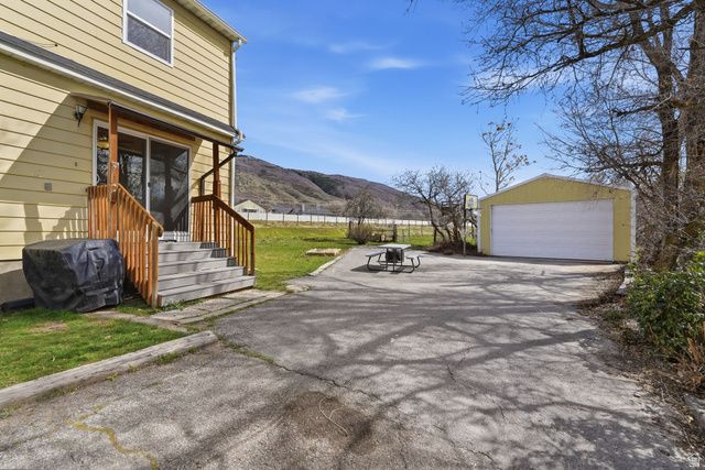 1202 E MUTTON HOLLOW RD, Kaysville, UT 84037