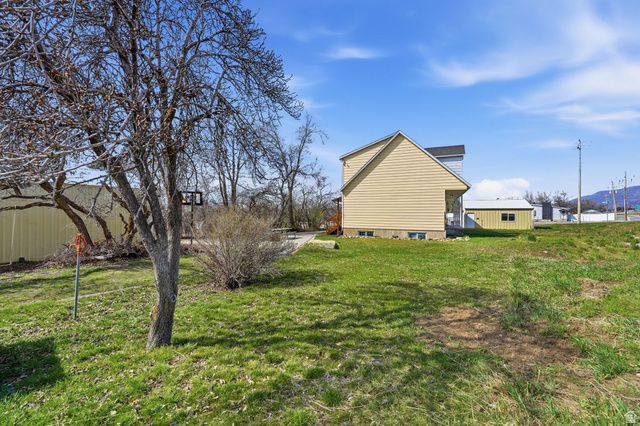 1202 E MUTTON HOLLOW RD, Kaysville, UT 84037
