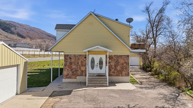 1202 E MUTTON HOLLOW RD, Kaysville, UT 84037