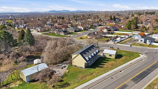 1202 E MUTTON HOLLOW RD, Kaysville, UT 84037