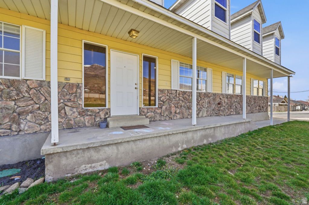 1202 E MUTTON HOLLOW RD, Kaysville, UT 84037