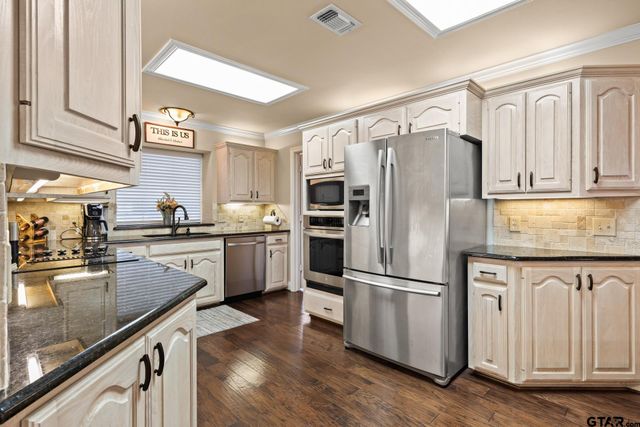 3673 County Road 4550, Mount Pleasant, TX 75455