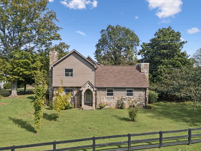 701 Hafner Rd, Charlotte, TN 37036