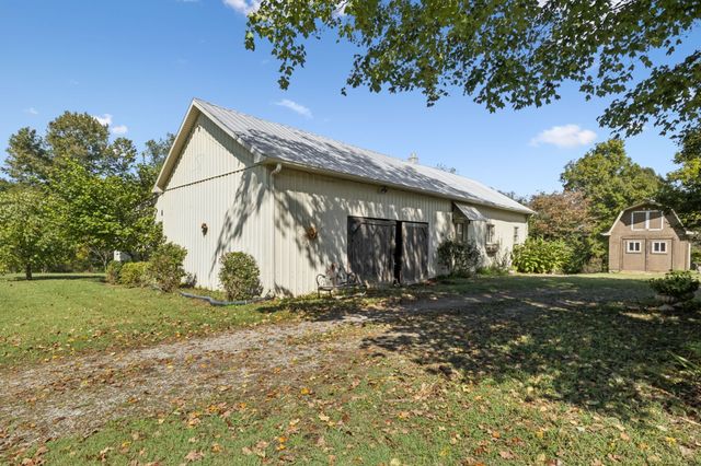 701 Hafner Rd, Charlotte, TN 37036